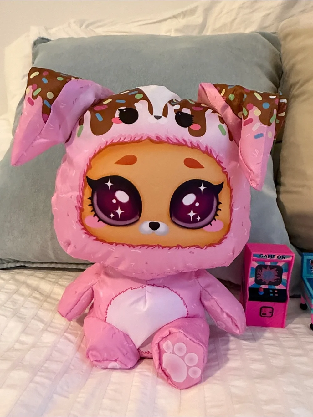 L.O.L. Surprise! Pink Doll Playset with Arcade Machine, Prize Crane & Coffee Cup